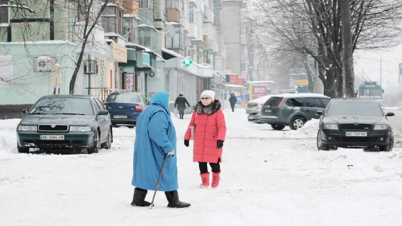 Caring for the Elderly in the Winter: Essential Tips for Safety and Comfort